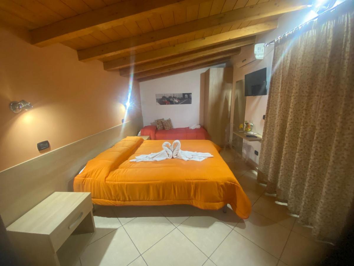 Mandanici :Borgo Marsalini Hotel Barcellona-Pozzo di Gotto Buitenkant foto