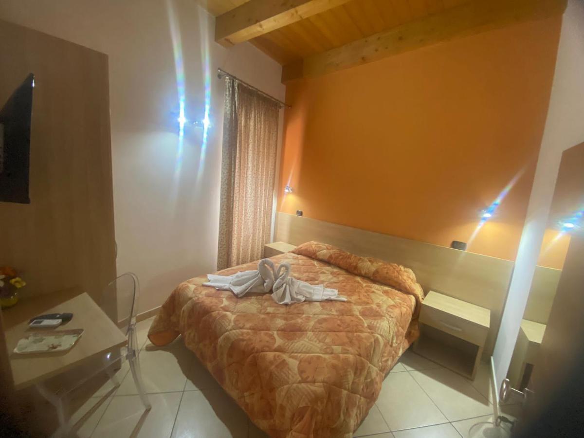 Mandanici :Borgo Marsalini Hotel Barcellona-Pozzo di Gotto Buitenkant foto