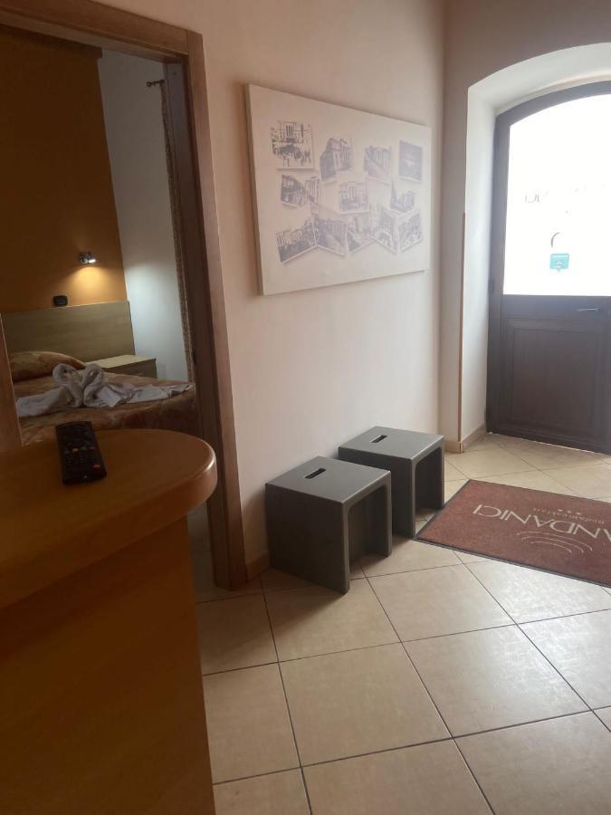 Mandanici :Borgo Marsalini Hotel Barcellona-Pozzo di Gotto Buitenkant foto