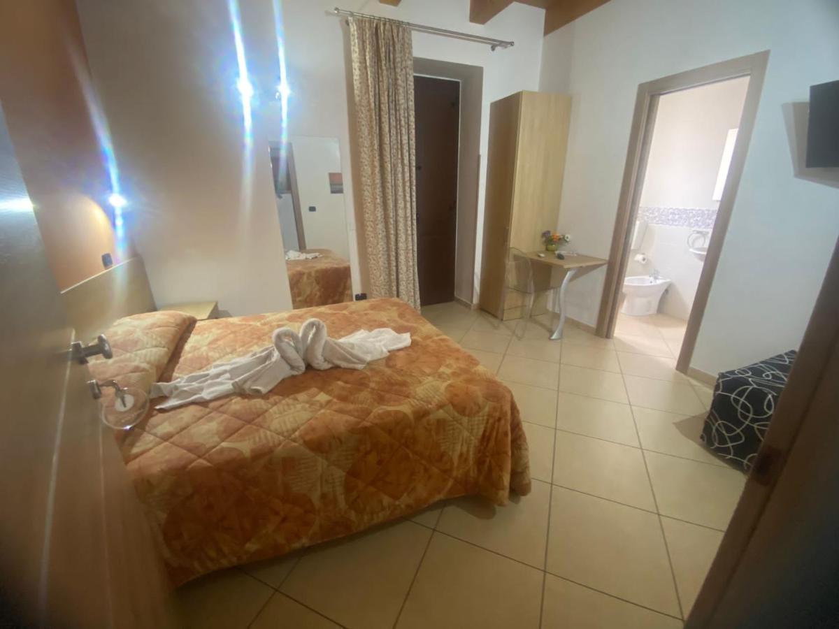 Mandanici :Borgo Marsalini Hotel Barcellona-Pozzo di Gotto Buitenkant foto