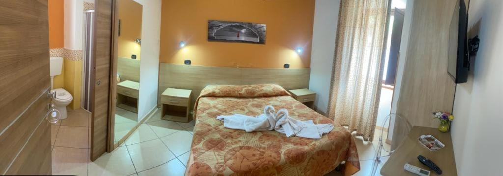 Mandanici :Borgo Marsalini Hotel Barcellona-Pozzo di Gotto Buitenkant foto